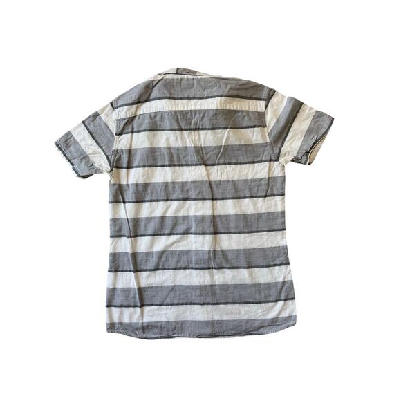 HURLEY Short Sleeve shirt, size Medium, Tailored Fit, Gray & white striped - Picture 2 of 9